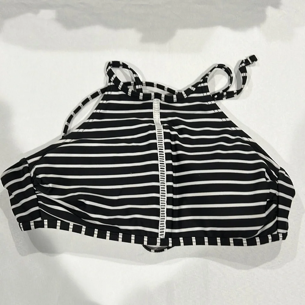 Xhilaration bikini top. Size medium.